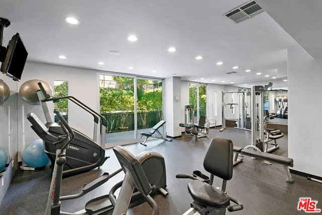 $14,950 | 1100 Alta Loma Road, Unit 16B, West Hollywood, CA 90069