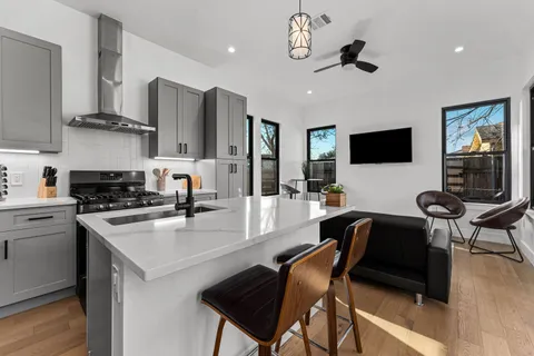 $1,448,900 | 910 Tillery Street, Austin, TX 78702