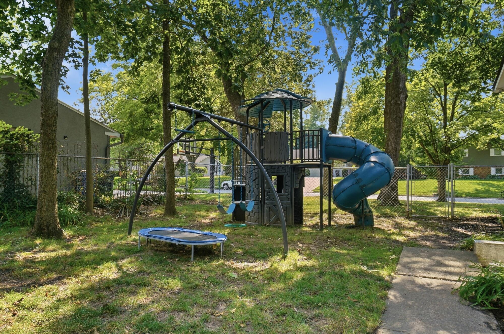 1381 Zollinger Road Columbus, OH 43221 - Photo 59 of 68 071