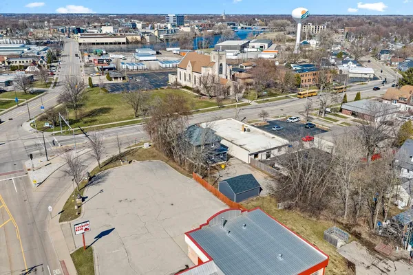 $250,000 | 209 Nicolet Boulevard, Neenah, WI 54956