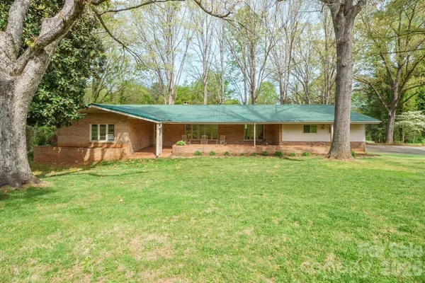 $467,000 | 465 28th Ave Lane Northeast, Hickory, NC 28601
