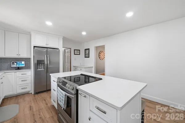 $467,000 | 465 28th Ave Lane Northeast, Hickory, NC 28601