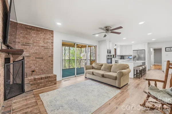 $467,000 | 465 28th Ave Lane Northeast, Hickory, NC 28601