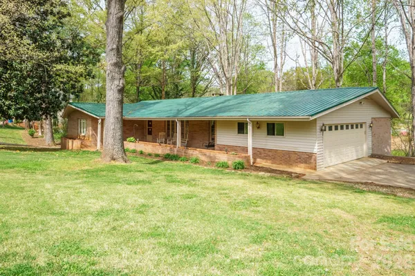 $467,000 | 465 28th Ave Lane Northeast, Hickory, NC 28601