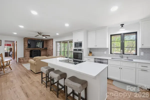 $467,000 | 465 28th Ave Lane Northeast, Hickory, NC 28601