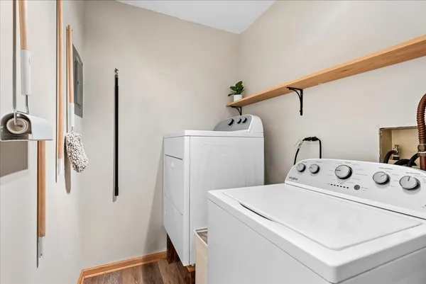 $324,000 | 1675 Grosvenor Circle, Unit C, Wheaton, IL 60189