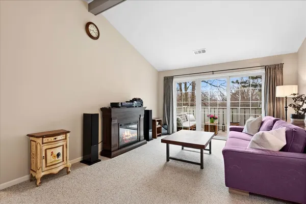 $335,450 | 1675 Grosvenor Circle, Unit C, Wheaton, IL 60189
