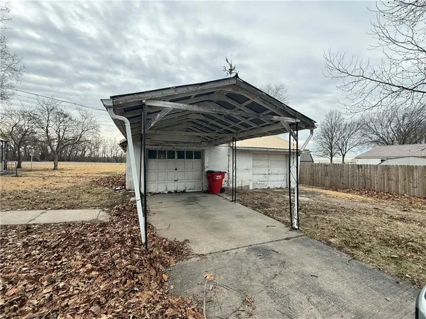 $62,500 | 526 North Street, Hardin, MO 64035