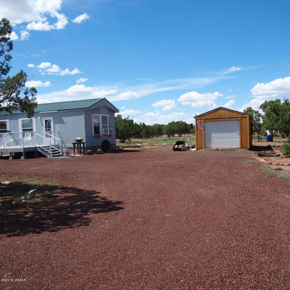 4214 Indian Bend Road Snowflake, AZ 85937 - Photo 5 of 43 a front view of a house with a yard