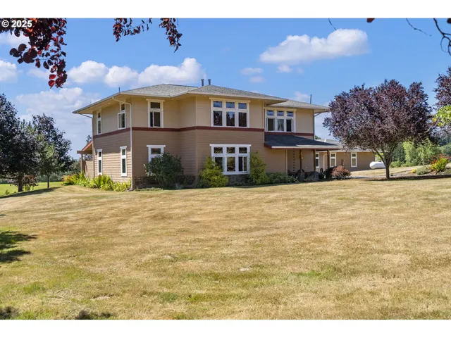 a front view of house with yard