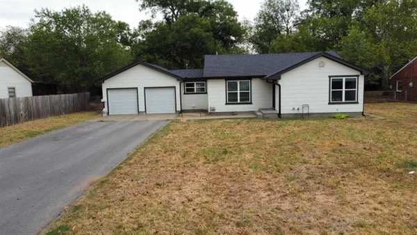$1,700 | 124 Rose Street, Burkburnett, TX 76354