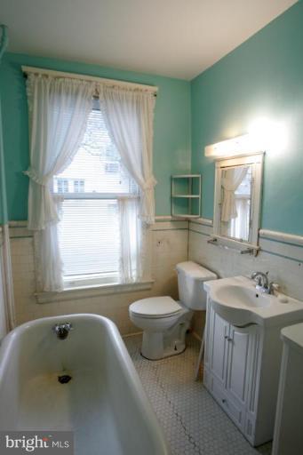 401 Cedarcroft Road Baltimore, MD 21212 - Photo 2 of 24 Bath #1
