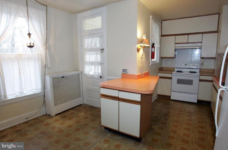 401 Cedarcroft Road Baltimore, MD 21212 - Photo 11 of 24 Kitchen