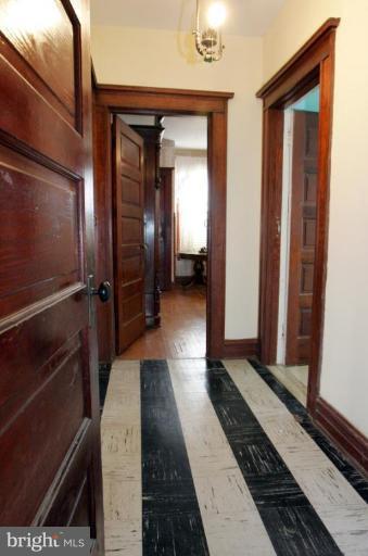 401 Cedarcroft Road Baltimore, MD 21212 - Photo 10 of 24 Hallway