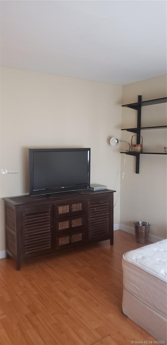 Glenvar Heights Miami, FL 33155 - Photo 6 of 12 a living room with furniture