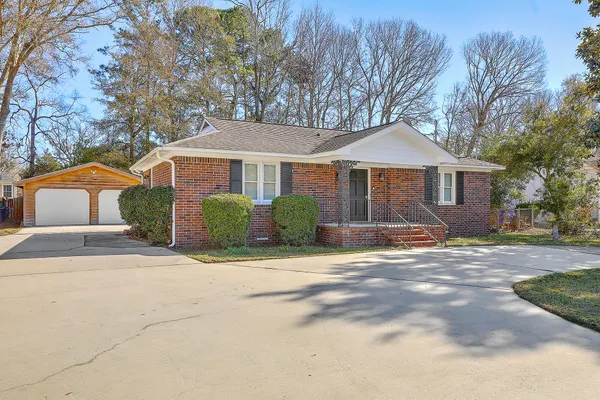 $3,300 | 616 Semaht Street, Charleston, SC 29412