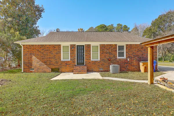 $3,300 | 616 Semaht Street, Charleston, SC 29412