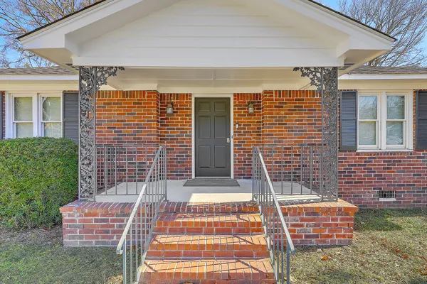 $3,300 | 616 Semaht Street, Charleston, SC 29412