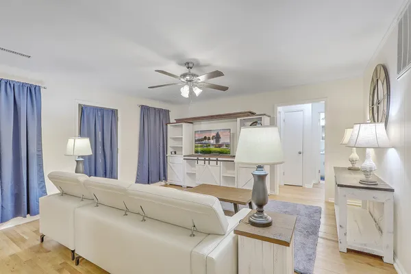 $3,300 | 616 Semaht Street, Charleston, SC 29412