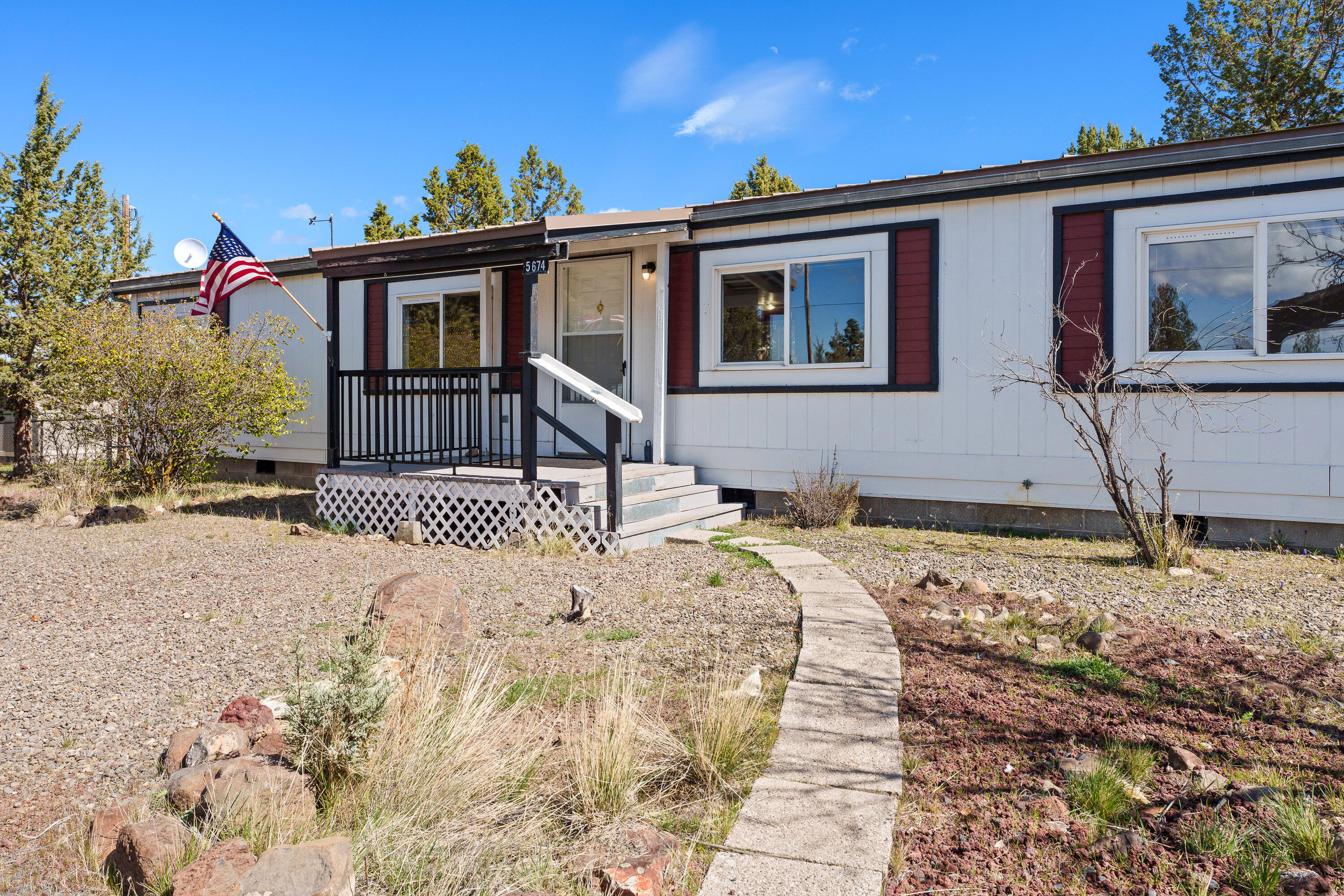 5674 Southeast Davis Loop Prineville, OR 97754 - Photo 4 of 48 a front view of a house with a yard