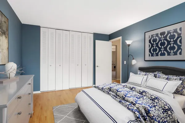 $215,000 | 1304 West Medicine Lake Drive, Unit 202, Minneapolis, MN 55441