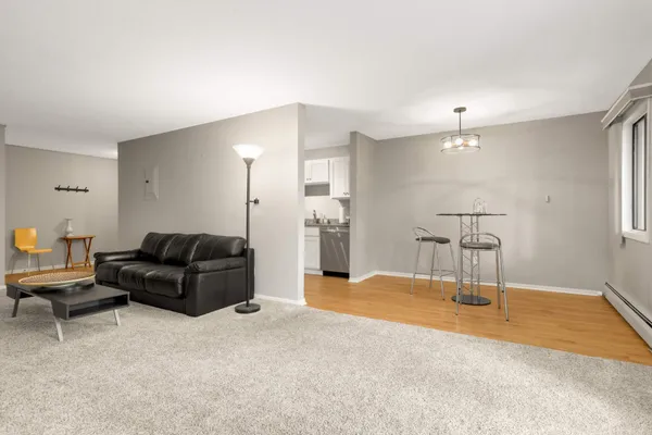 $215,000 | 1304 West Medicine Lake Drive, Unit 202, Minneapolis, MN 55441