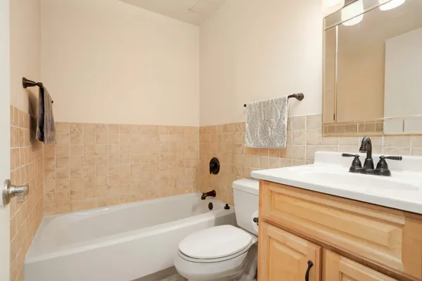 $215,000 | 1304 West Medicine Lake Drive, Unit 202, Minneapolis, MN 55441