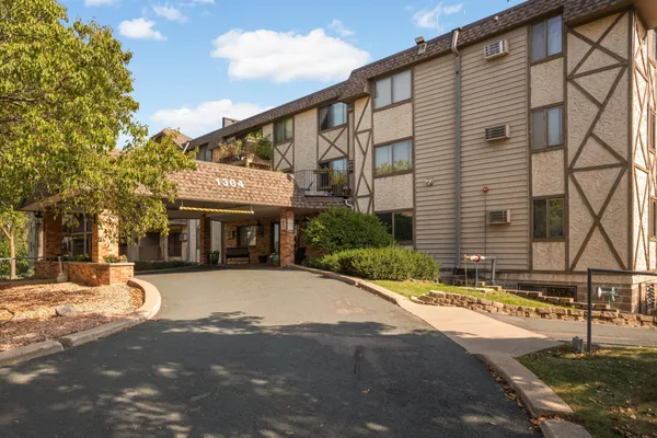 $215,000 | 1304 West Medicine Lake Drive, Unit 202, Minneapolis, MN 55441