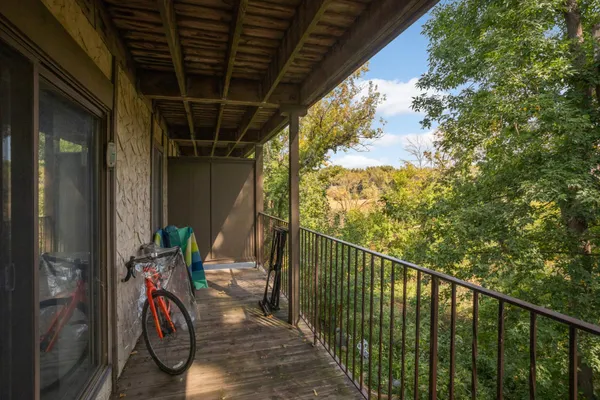 $215,000 | 1304 West Medicine Lake Drive, Unit 202, Minneapolis, MN 55441