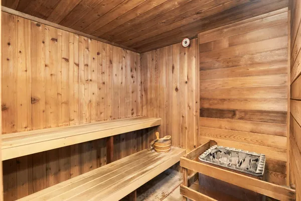 $215,000 | 1304 West Medicine Lake Drive, Unit 202, Minneapolis, MN 55441