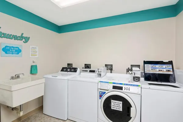 $215,000 | 1304 West Medicine Lake Drive, Unit 202, Minneapolis, MN 55441