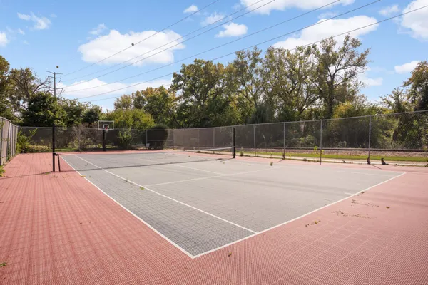 $215,000 | 1304 West Medicine Lake Drive, Unit 202, Minneapolis, MN 55441