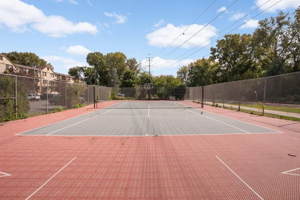 $215,000 | 1304 West Medicine Lake Drive, Unit 202, Minneapolis, MN 55441