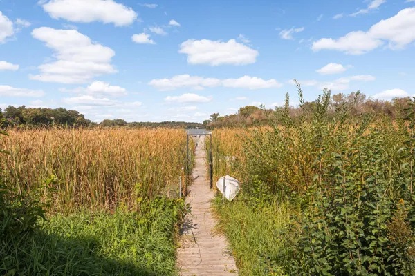 $215,000 | 1304 West Medicine Lake Drive, Unit 202, Minneapolis, MN 55441