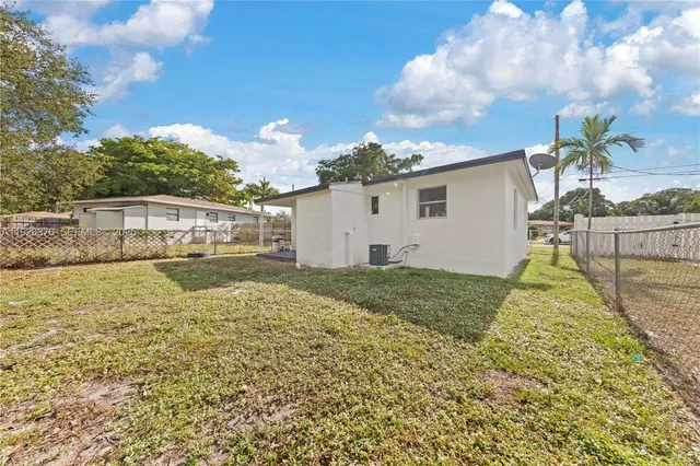 $384,990 | 608 Northwest 6th Court, Hallandale Beach, FL 33009