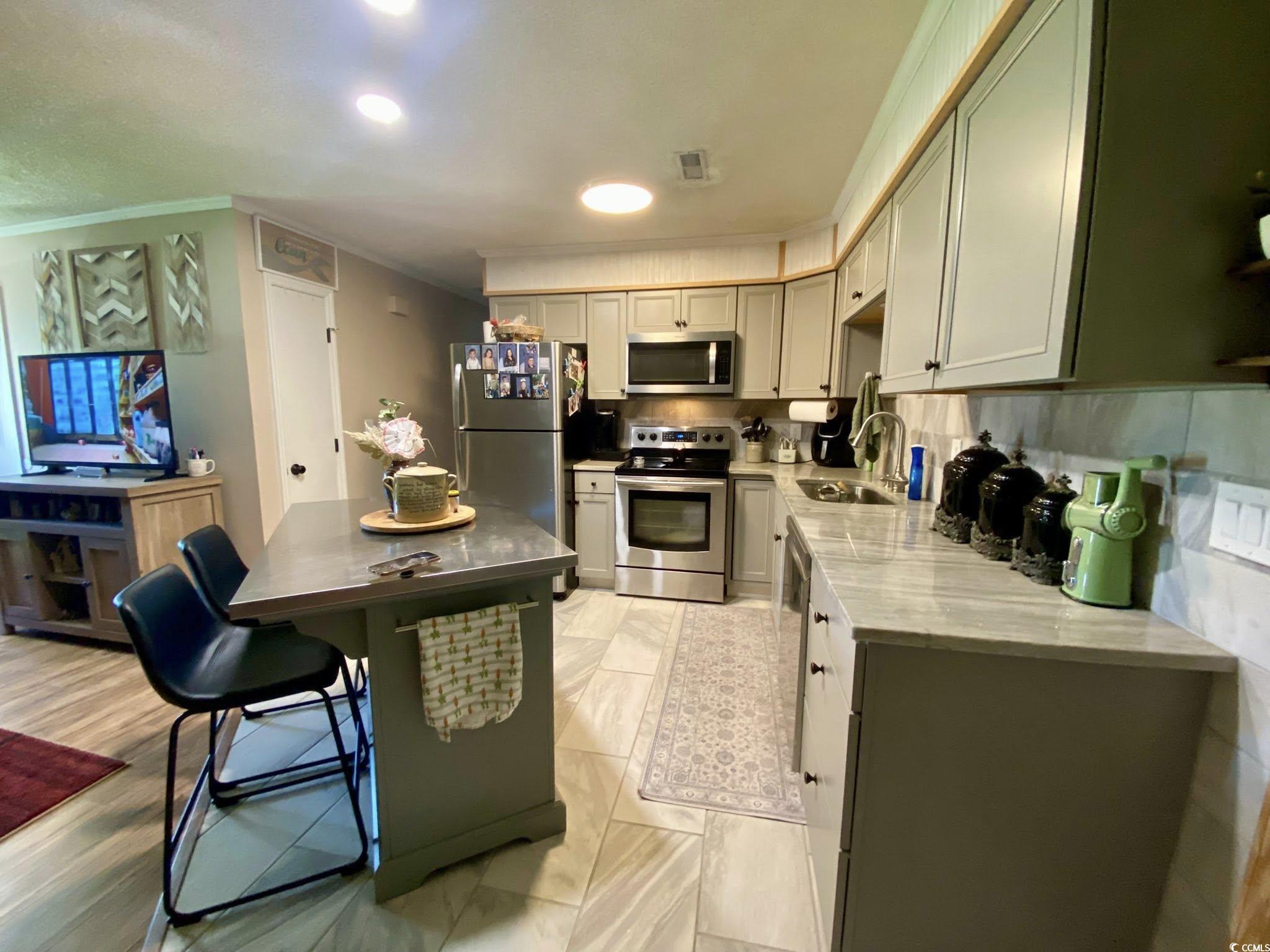 512 South Hazel Avenue Andrews, SC 29510 - Photo 5 of 15 Kitchen featuring appliances with stainless steel