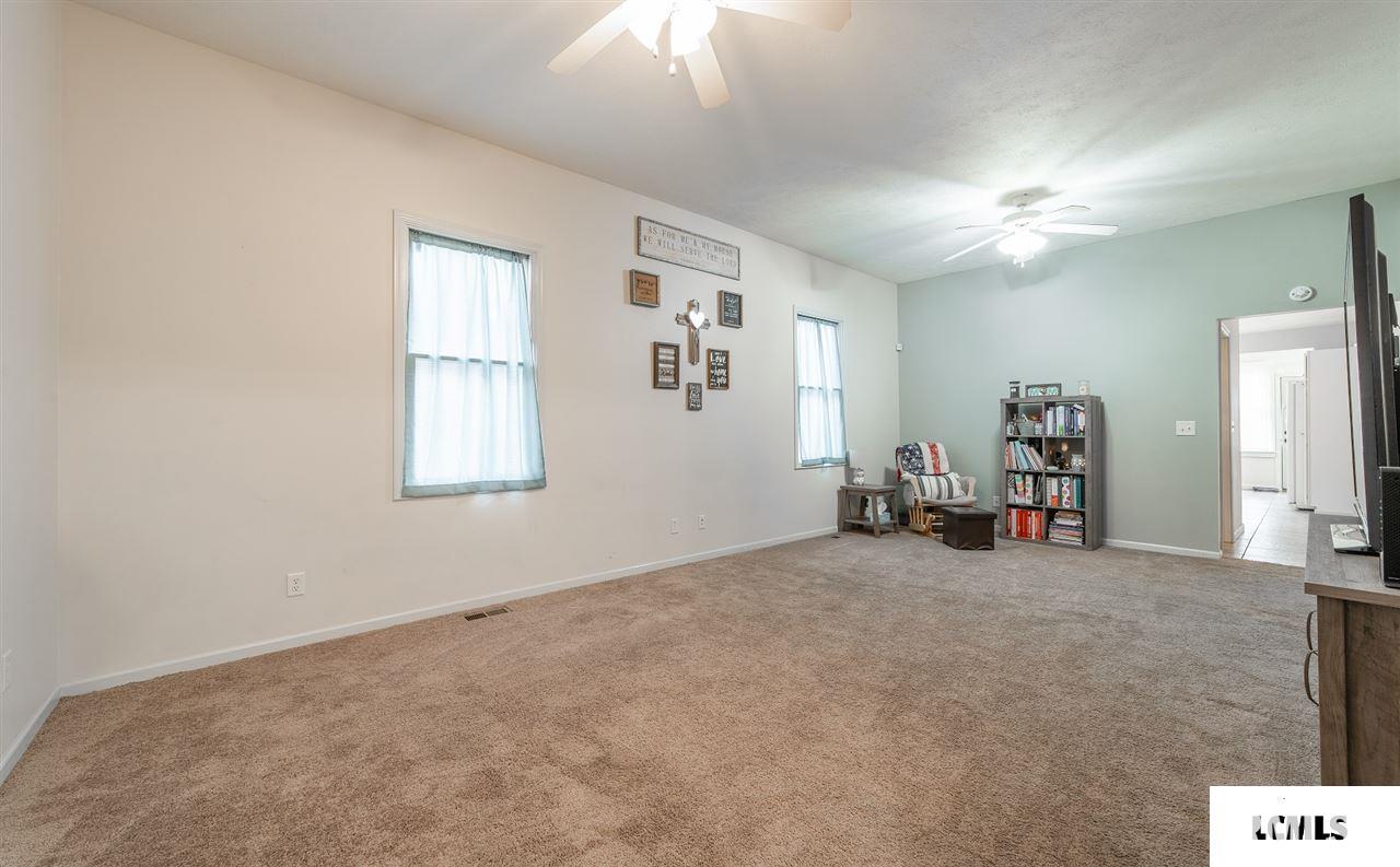 809 Decatur Street Lincoln, IL 62656 - Photo 4 of 22 Gallery Image 4