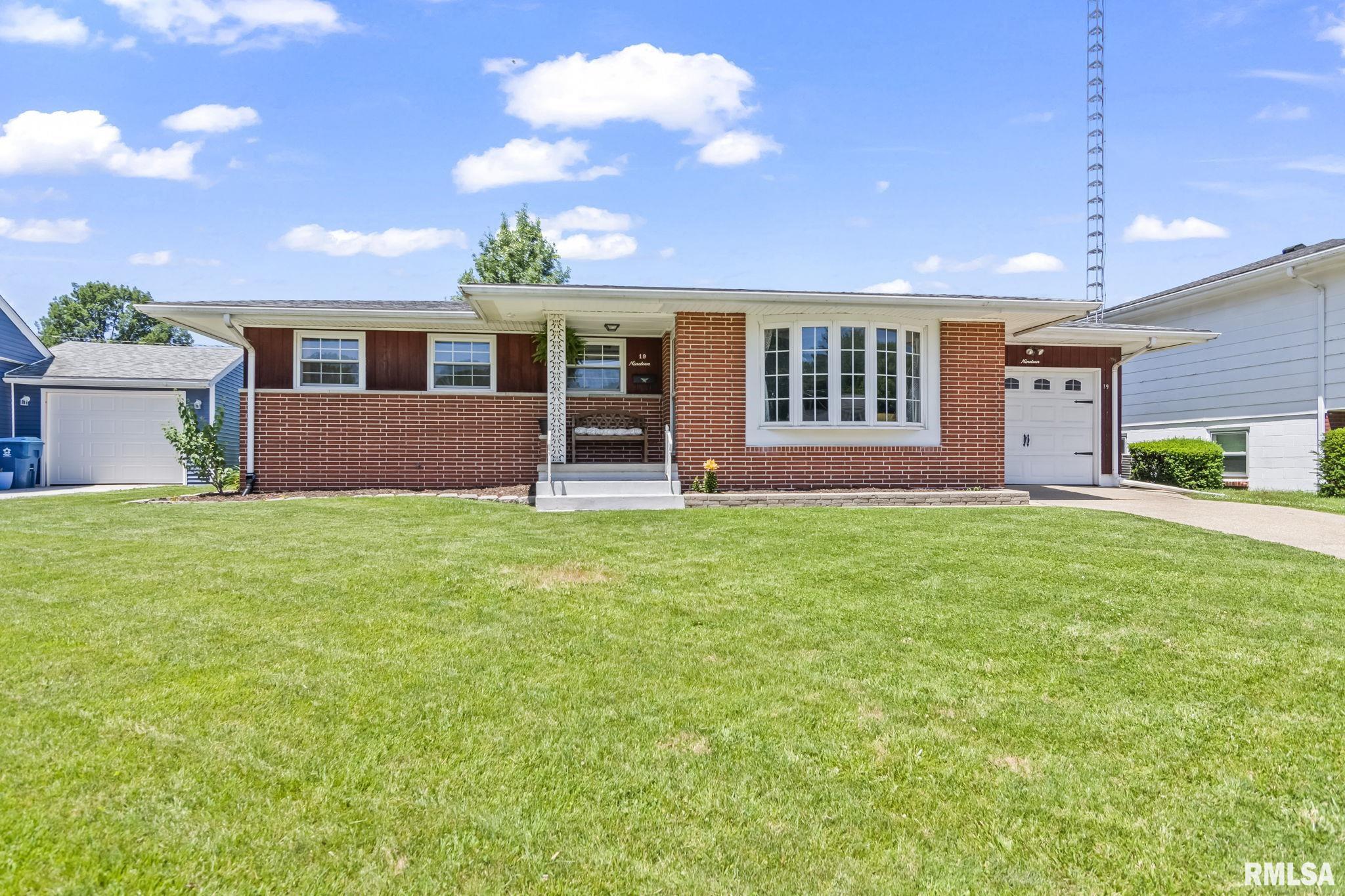 19 St Marys Court Springfield, IL 62702 - Photo 2 of 38 Gallery Image 2