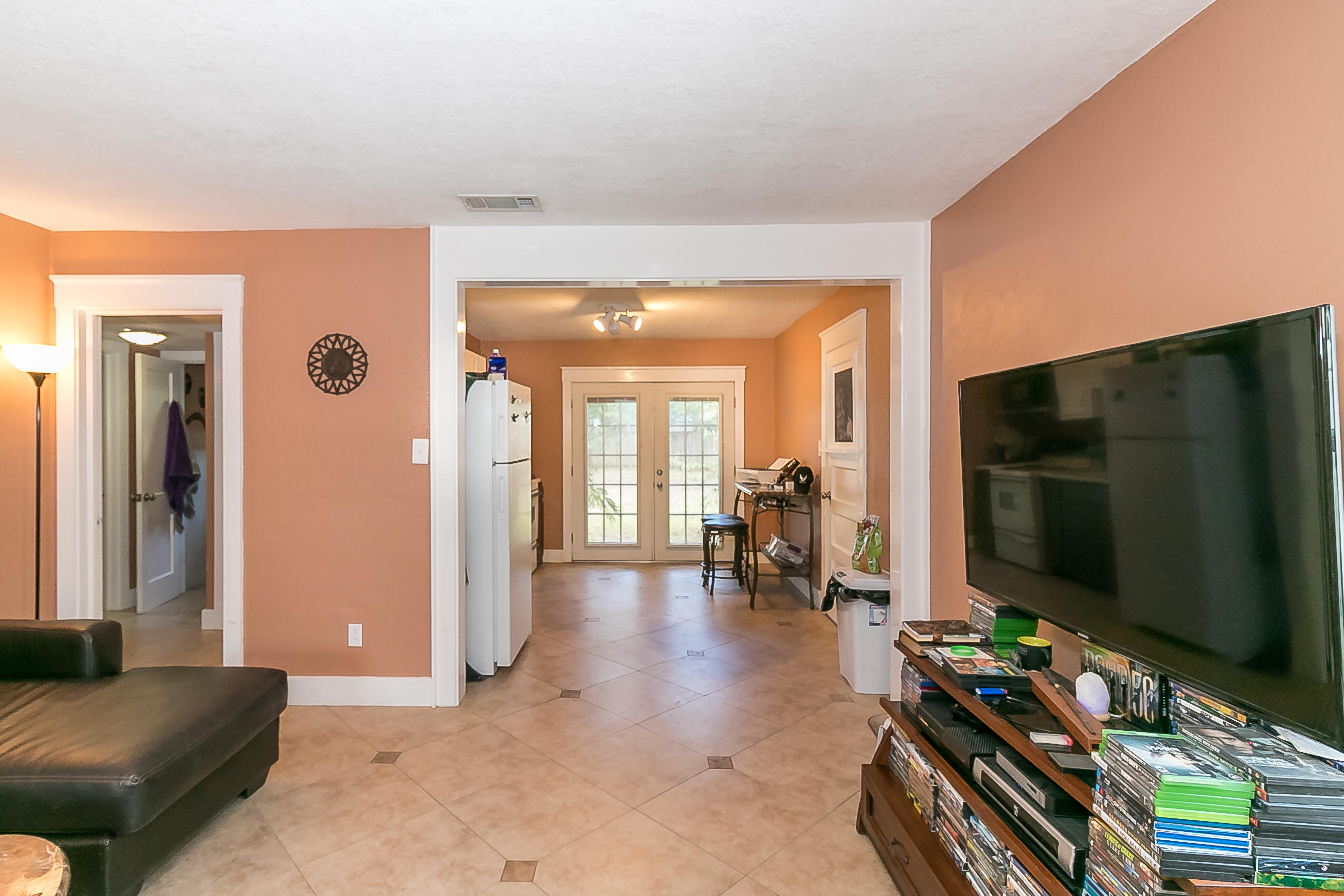 10 Choctawhatchee Road Northeast Fort Walton Beach, FL 32548 - Photo 2 of 19 Living Room