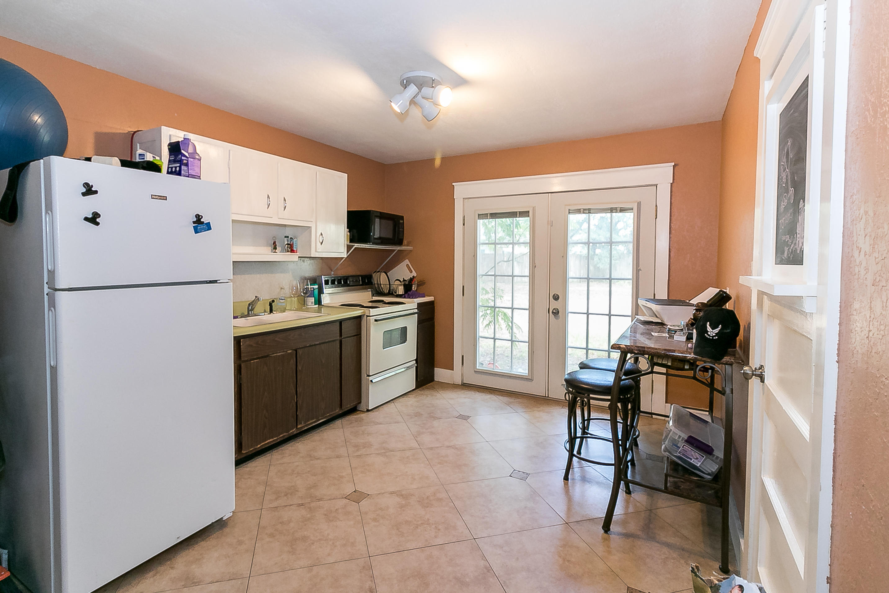 10 Choctawhatchee Road Northeast Fort Walton Beach, FL 32548 - Photo 5 of 19 Kitchen