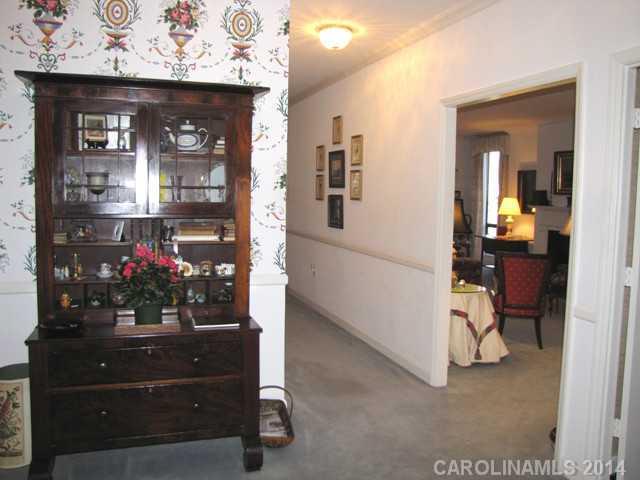 904 Cherokee Road, Unit 1 Charlotte, NC 28207 - Photo 3 of 15 Gallery Image 3