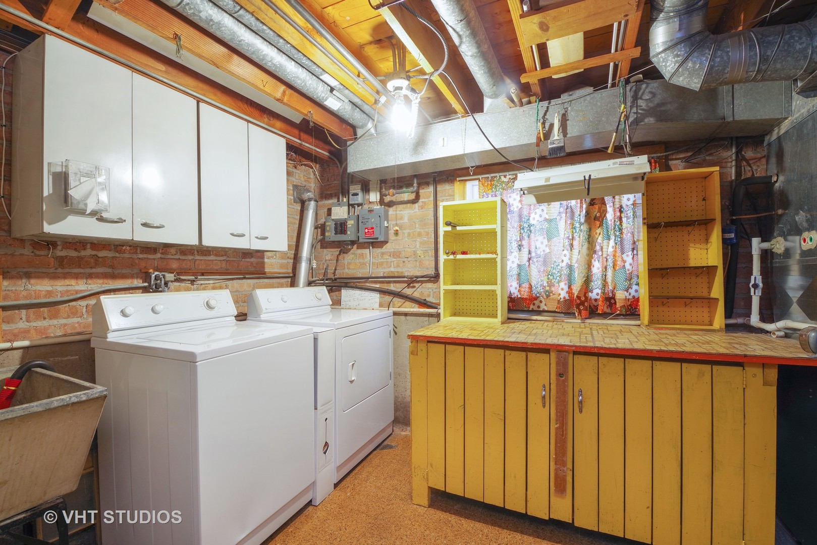 1034 Longaker Road Northbrook, IL 60062 - Photo 9 of 10 a view of a kitchen with electric appliances