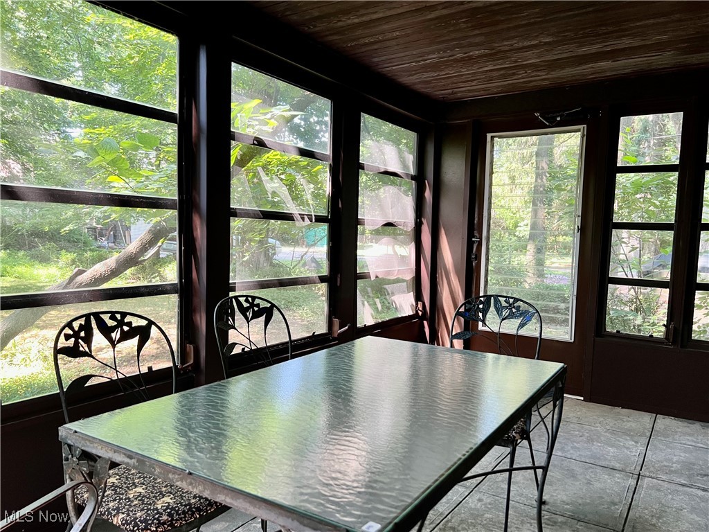 16232 Oakhill Road Cleveland, OH 44112 - Photo 9 of 34 Gallery Image 9
