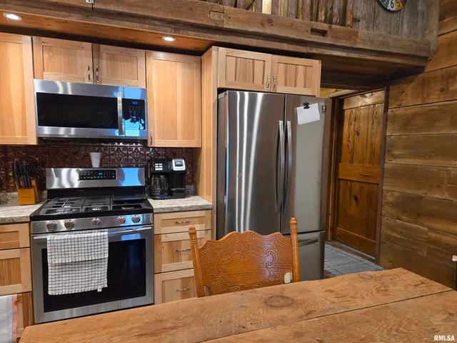 $195,000 | 766 East County Road 2110, Nauvoo, IL 62354