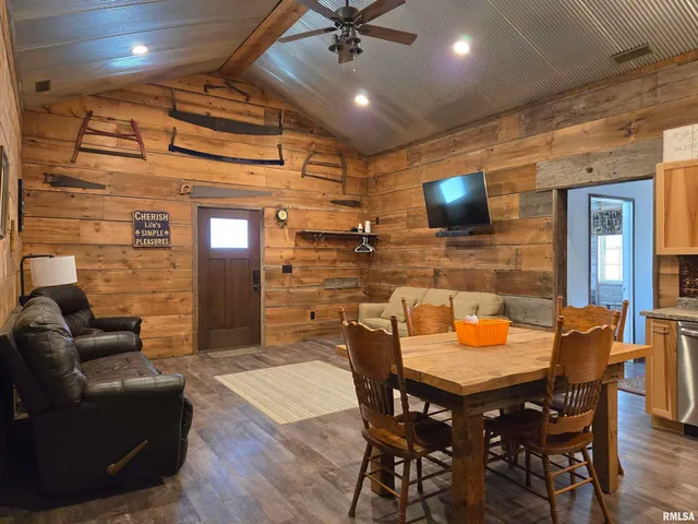 $195,000 | 766 East County Road 2110, Nauvoo, IL 62354