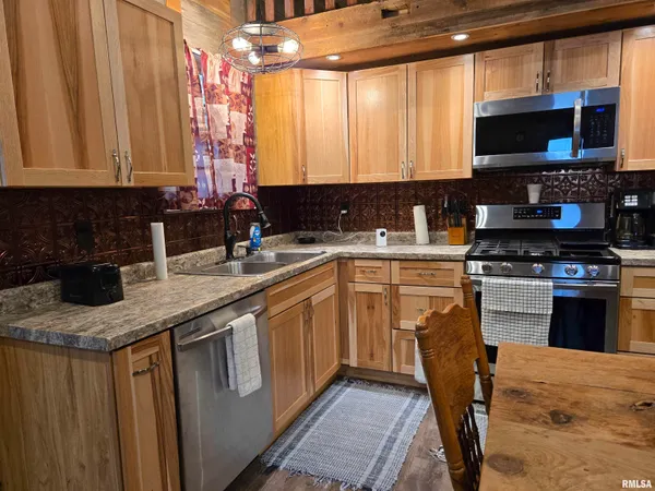 $180,000 | 766 East County Road 2110, Nauvoo, IL 62354