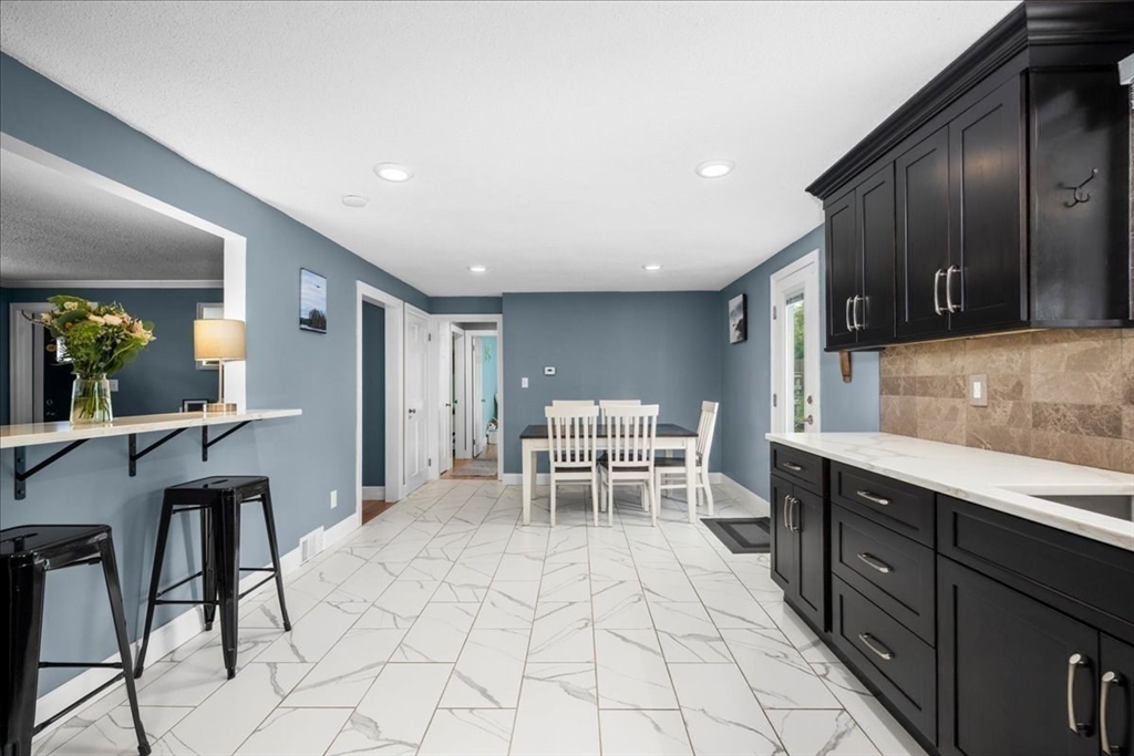 89 Weymouth Street Springfield, MA 01108 - Photo 6 of 28