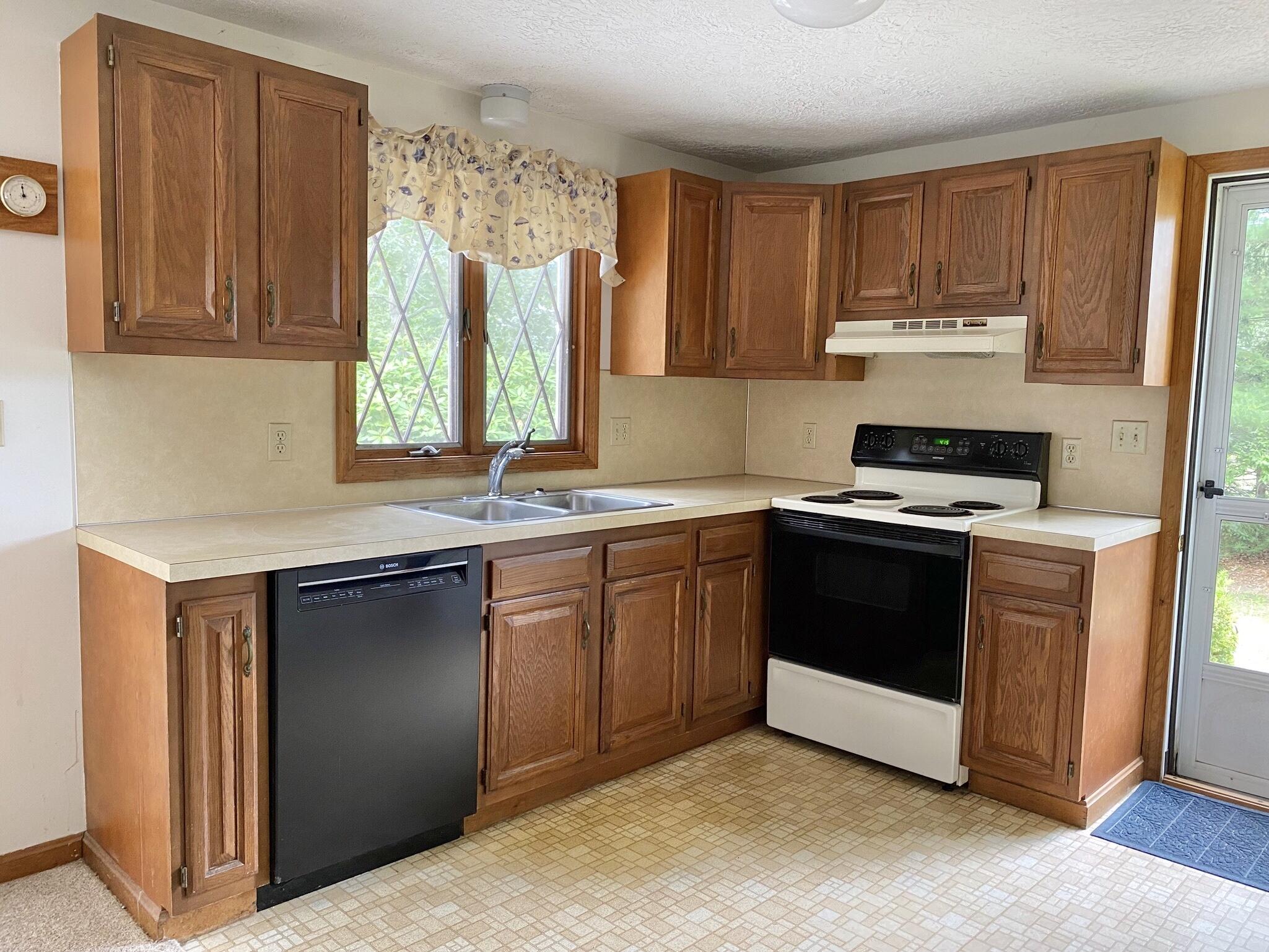 100 Thorne Road Eastham, MA 02642 - Photo 8 of 30 A669B59B-D846-467B-A3CC-6C5636F04399