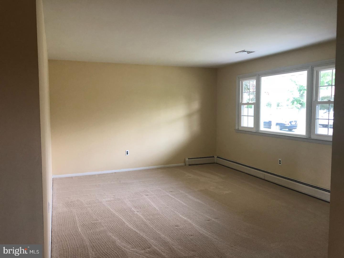 539 Lowell Road Warminster, PA 18974 - Photo 8 of 20 Living Room