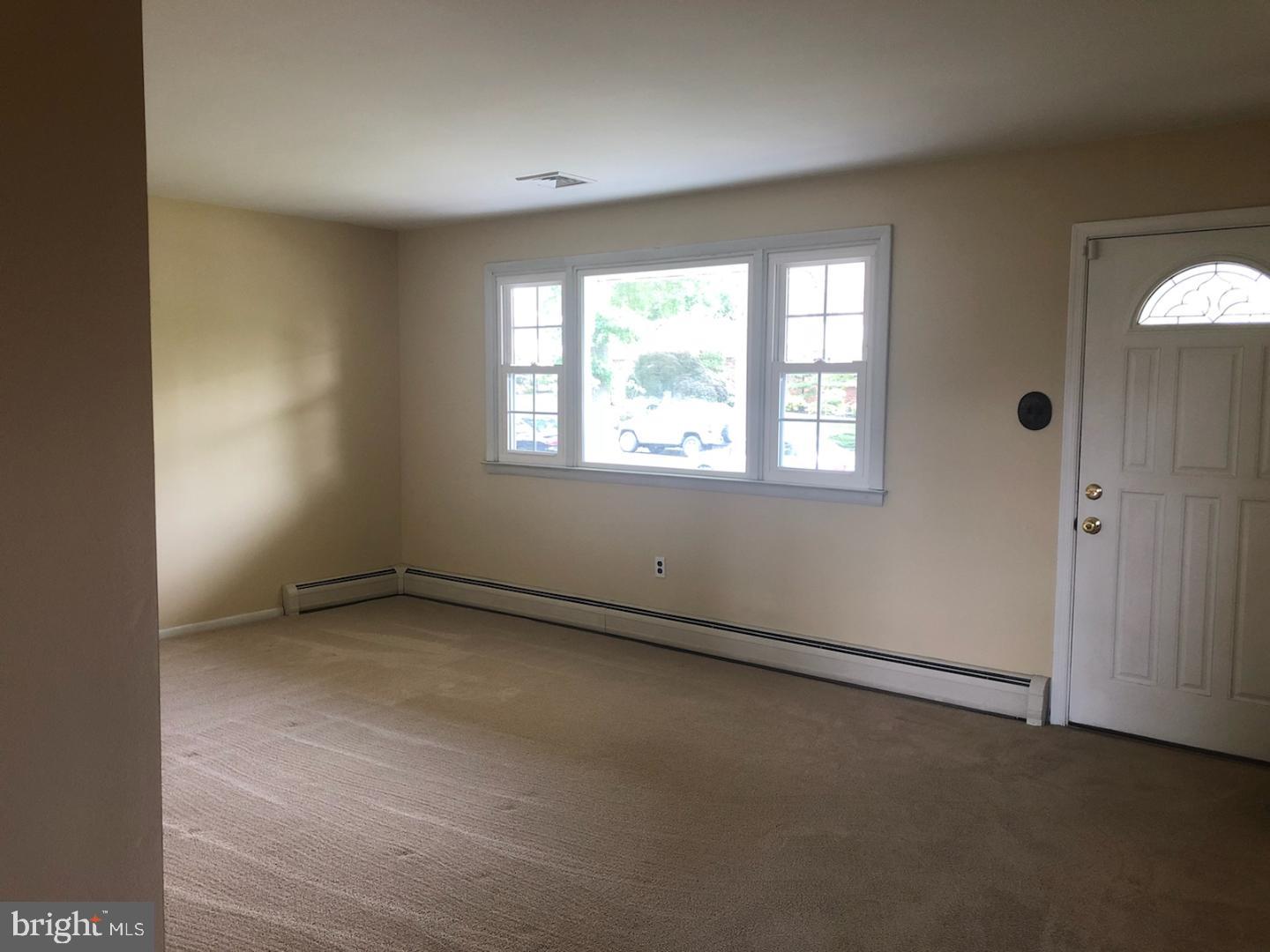 539 Lowell Road Warminster, PA 18974 - Photo 9 of 20 Living Room